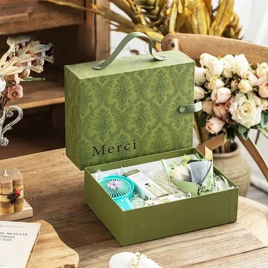 Red And Green Luxury Christmas Gift Box Creative Drawer Gift Cosmetics Perfume Clothing Packaging Box