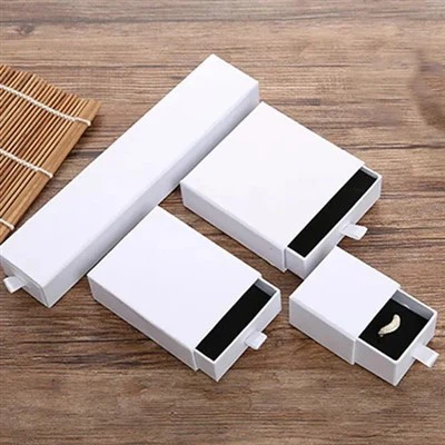 Anpassad tryckt smyckeslåda Personlig logotypförpackningslåda kartong och mikrofiber smycken påse